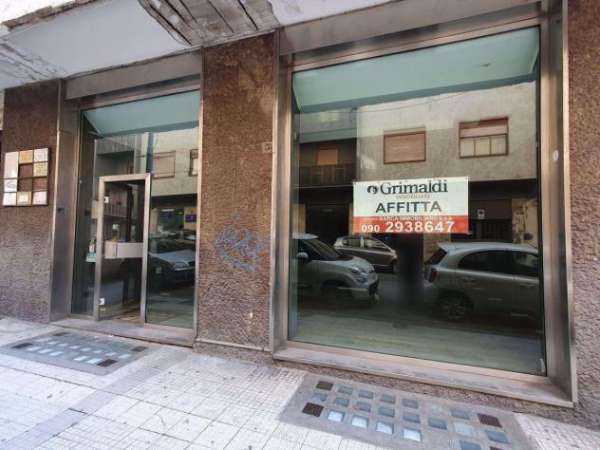 Foto Negozio in affitto a Messina - 1 locale 86mq