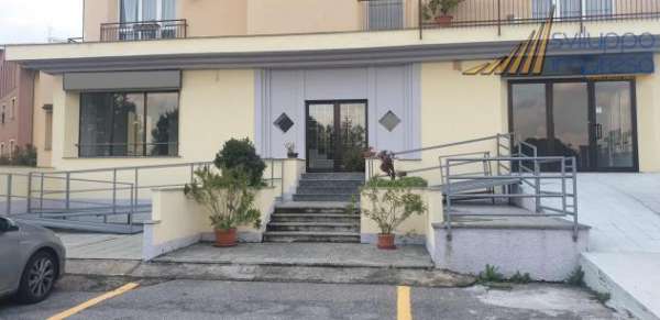 Foto NEGOZIO IN AFFITTO A MONZA