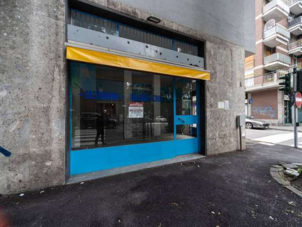 Foto Negozio in Affitto a Monza San Fruttuoso / Triante / San Carlo / San Giuseppe