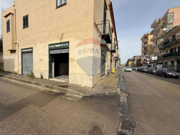 Foto Negozio in affitto a Mugnano Di Napoli - 2 locali 50mq