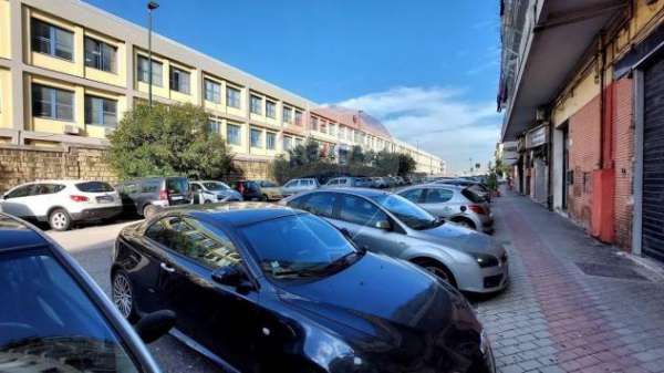 Foto Negozio in affitto a Napoli - 1 locale 31mq