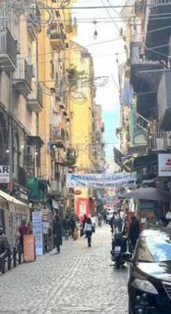 Foto Negozio in affitto a Napoli - 2 locali 90mq