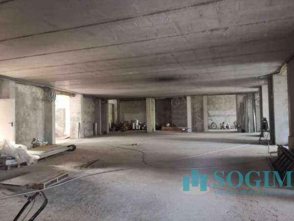 Foto Negozio in affitto a Paderno Dugnano - 1 locale 700mq