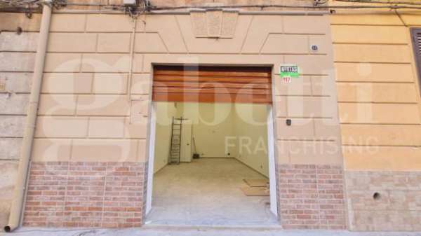 Foto Negozio in affitto a Palermo - 1 locale 40mq