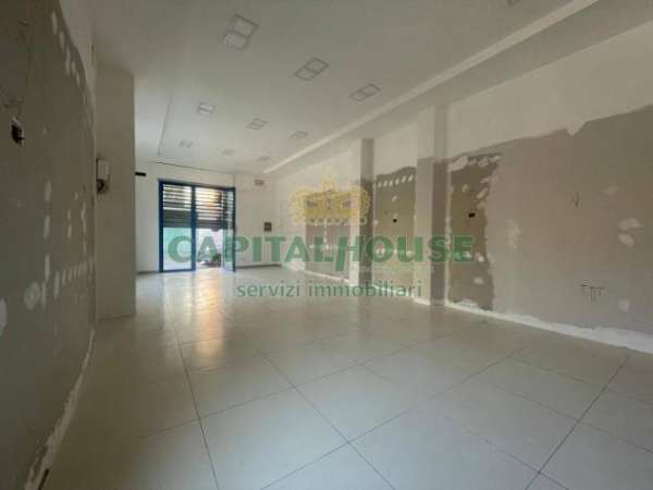 Foto Negozio in affitto a Pomigliano D'Arco - 1 locale 50mq