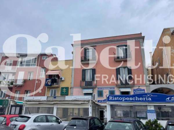 Foto Negozio in affitto a Pozzuoli - 75mq