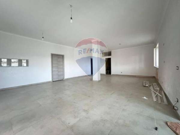 Foto Negozio in affitto a Qualiano - 2 locali 100mq