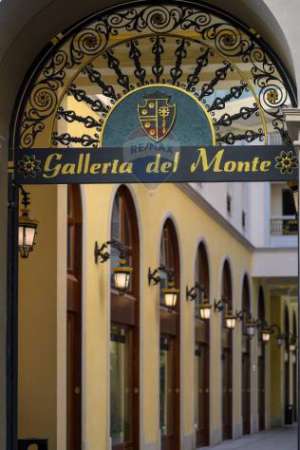 Foto Negozio in affitto a Reggio Emilia - 1 locale 83mq