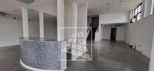 Foto Negozio in affitto a Reggio Emilia - 2 locali 205mq