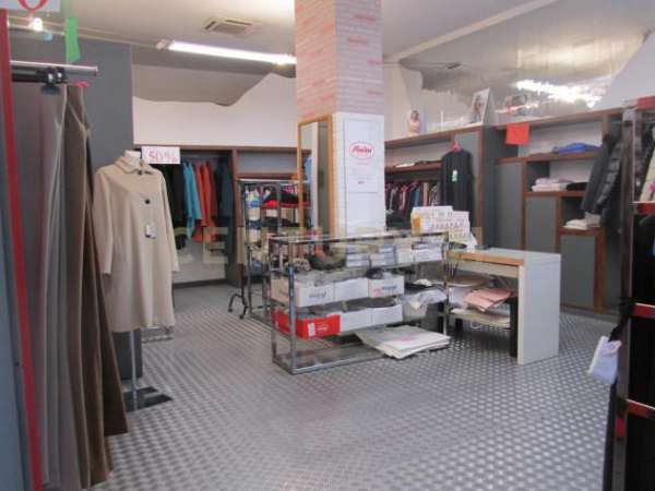 Foto Negozio in affitto a Rho - 1 locale 57mq