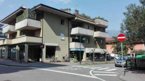 Foto Negozio in affitto a Riva Del Garda - 2 locali 158mq