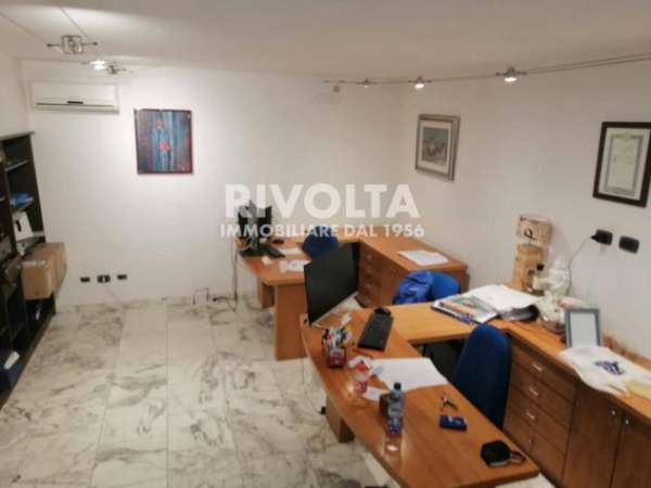 Foto Negozio in affitto a Roma - 1 locale 65mq