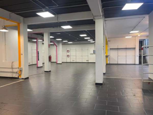 Foto Negozio in affitto a Roma - 2 locali 700mq