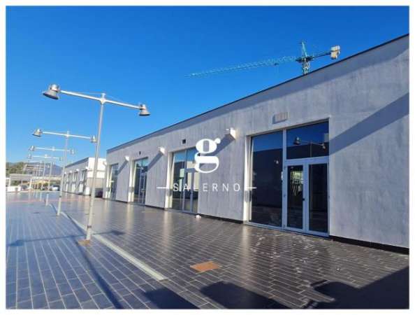 Foto Negozio in affitto a Salerno - 1 locale 460mq