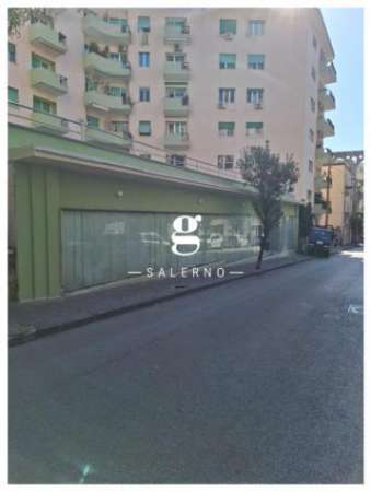 Foto Negozio in affitto a Salerno - 263mq