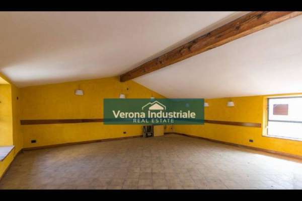 Foto Negozio in Affitto a Sona Palazzolo
