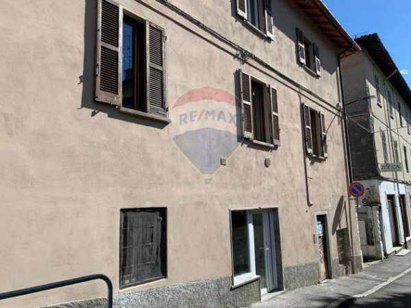 Foto Negozio in affitto a Varese - 3 locali 83mq