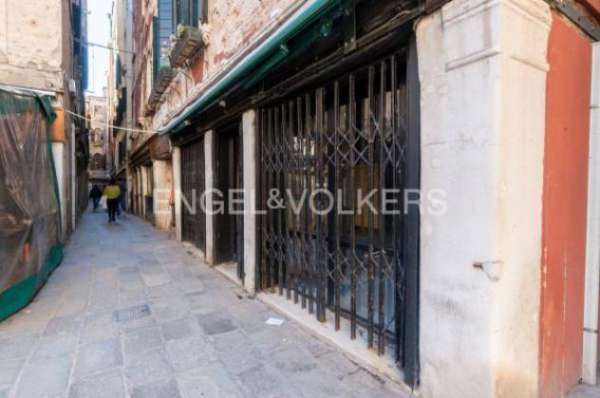 Foto Negozio in affitto a Venezia - 2 locali 30mq