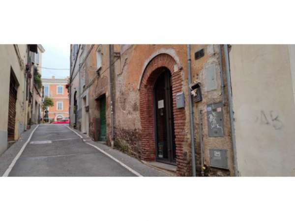 Foto Negozio in Via Ercole Imbastari