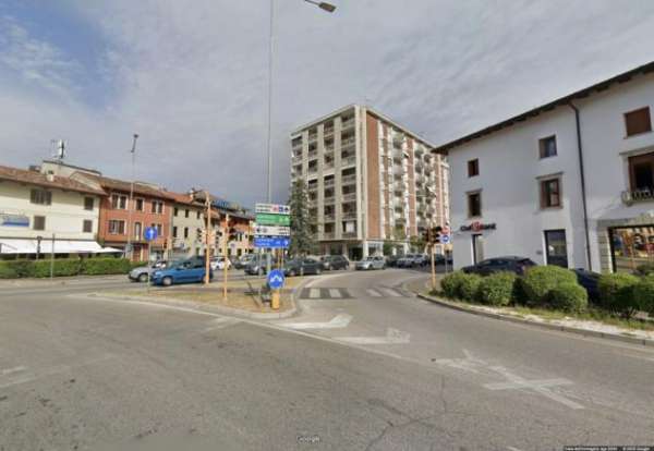 Foto Negozio open space con vetrina