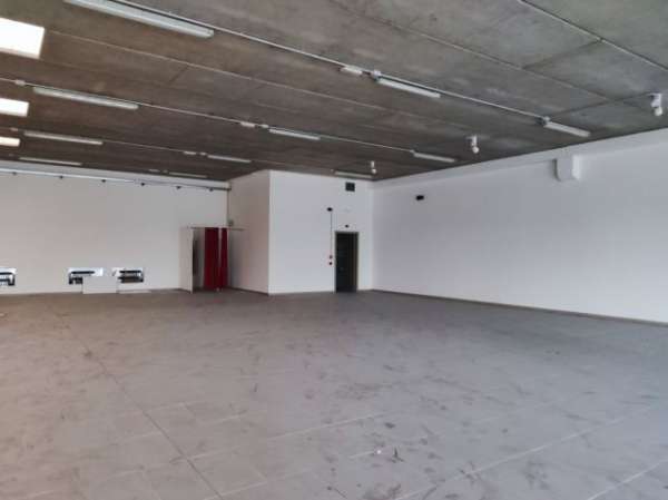 Foto NEGOZIO OTTIMA VISIBILITA'