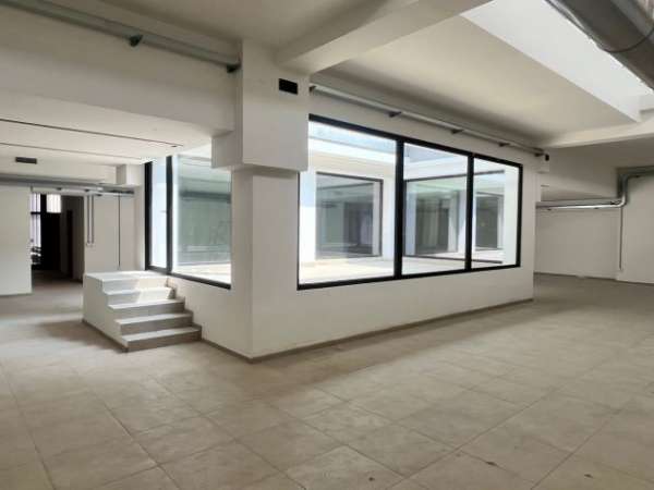 Foto NEGOZIO-SHOW-ROOM IN VIA ENRICO TAZZOLI,11 A MILANO