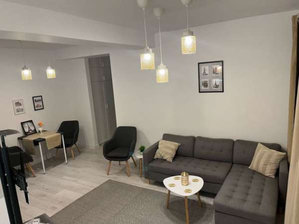 Foto Novara. Zona residenziale, nelle vicinanze di supermercati e negozi