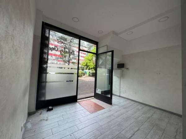 Foto NUOVO SALARIO - NEGOZIO RISTRUTTURATO, SU STRADA