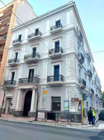 Foto Occasione Affitta prestigioso locale Commerciale sito in pieno Centro di Taranto