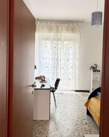 Foto Offresi camera singola in affitto esclusivamente a studentessa  210