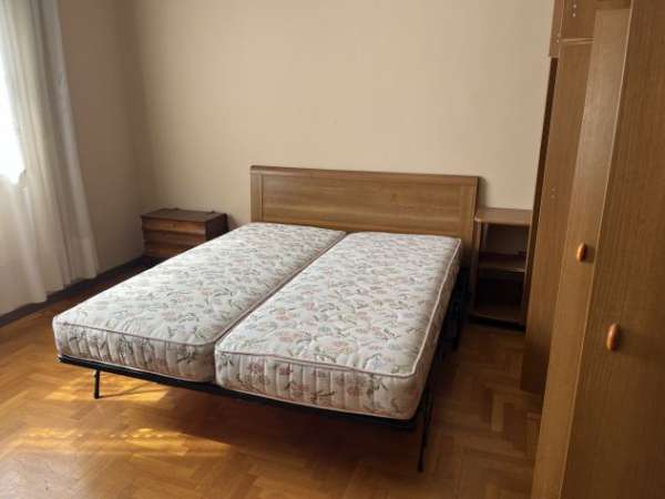 Foto Offriamo 3 stanze doppie ad uso singola - Casa