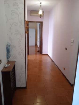Foto Offro appartamento in affitto