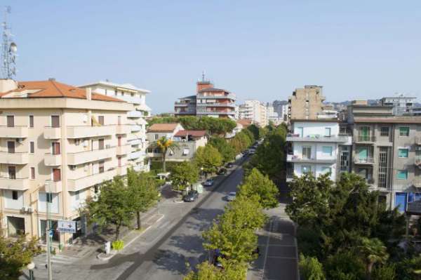 Foto OFFRO CAMERA (MQ 24) PER STUDENTESSA