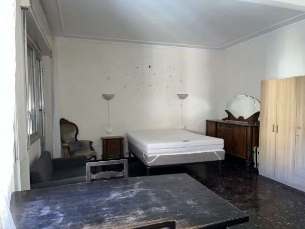Foto Offro camera a studentesse