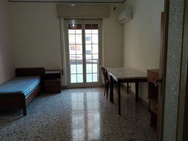 Foto Offro camera in affitto a studentessa