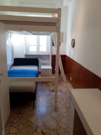 Foto Offro camera privata in appartamento Como centro. Affitto �400mensili.