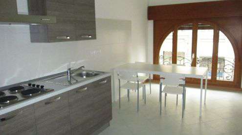 Foto OFFRO CAMERA SINGOLA IN APPARTAMENTO CENTRALE, NUOVO E LUMINOSO