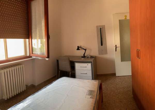 Foto OFFRO CAMERA SINGOLA STUDENTESSA/LAVORATRICE + 25