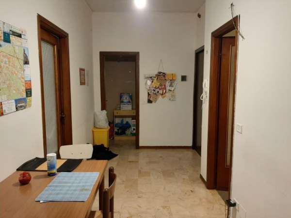 Foto offro n. 1 camera singola solo per studenti universitari