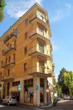 Foto OFFRO POSTO IN DOPPIA PER STUDENTI IN VIA CANTARANE 38