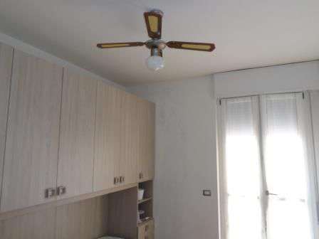 Foto OFFRO STANZA DOPPIA (n.2 posti letto) CENTRO V.MARCONI/UGO BASSI-Eu.260