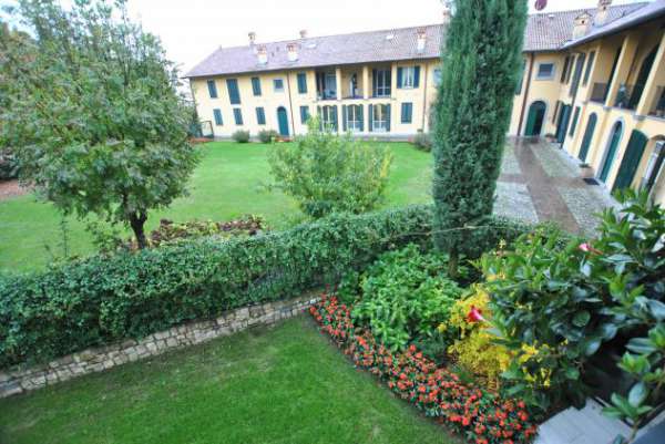 Foto offro stanza in appartamento lussuoso condiviso solo studentesse