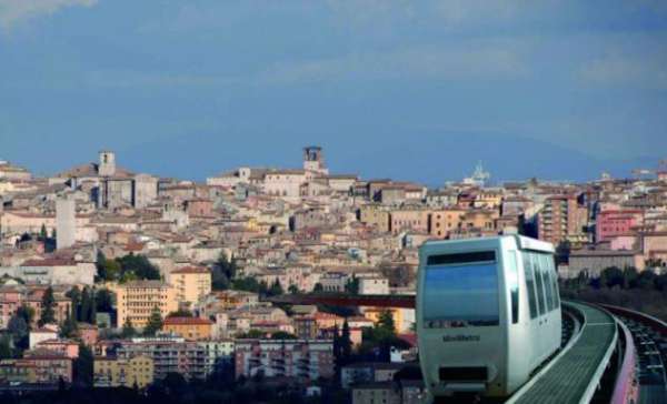 Foto Oltre 3 vetrine in affitto a Perugia