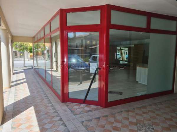 Foto Oltre 3 vetrine in affitto a Pojana Maggiore, Pojana Maggiore - Centro