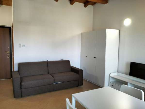 Foto Open space a 650 euro TUTTO COMPRESO alle porte di Milano