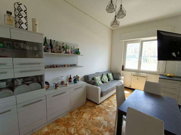 Foto Oregina luminoso appartamento arredato