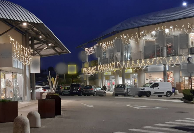 Foto OSIMO VIA SBROZZOLA NEL CENTRO COMMERCIALE CARGOPIER