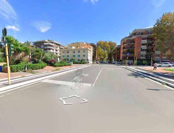 Foto OSTIA PONENTE MONOLOCALE CON BALCONE E TERRAZZO