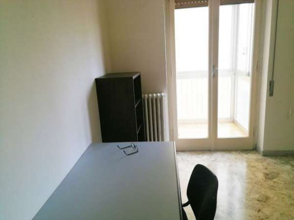 Foto OTTIMA SINGOLA PER STUDENTESSE,  BORSISTE, 200m DAL CAMPUS