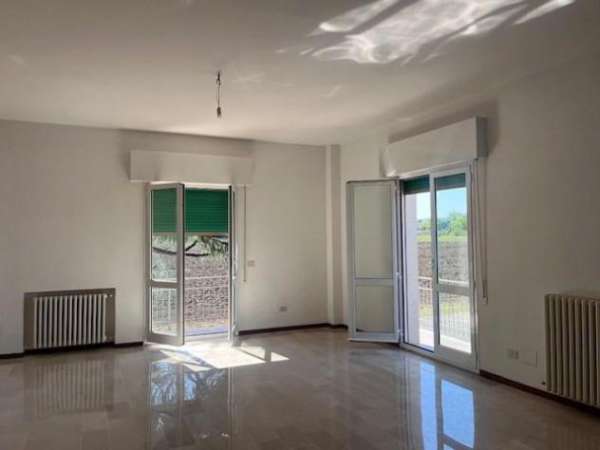 Foto Ozzano dell'Emilia (BO) - Affittasi ufficio/laboratorio